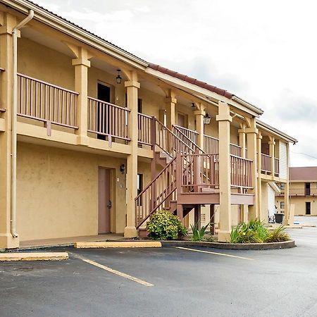 Villa Inn Lawrenceburg Exterior photo