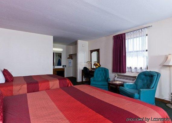Villa Inn Lawrenceburg Room photo