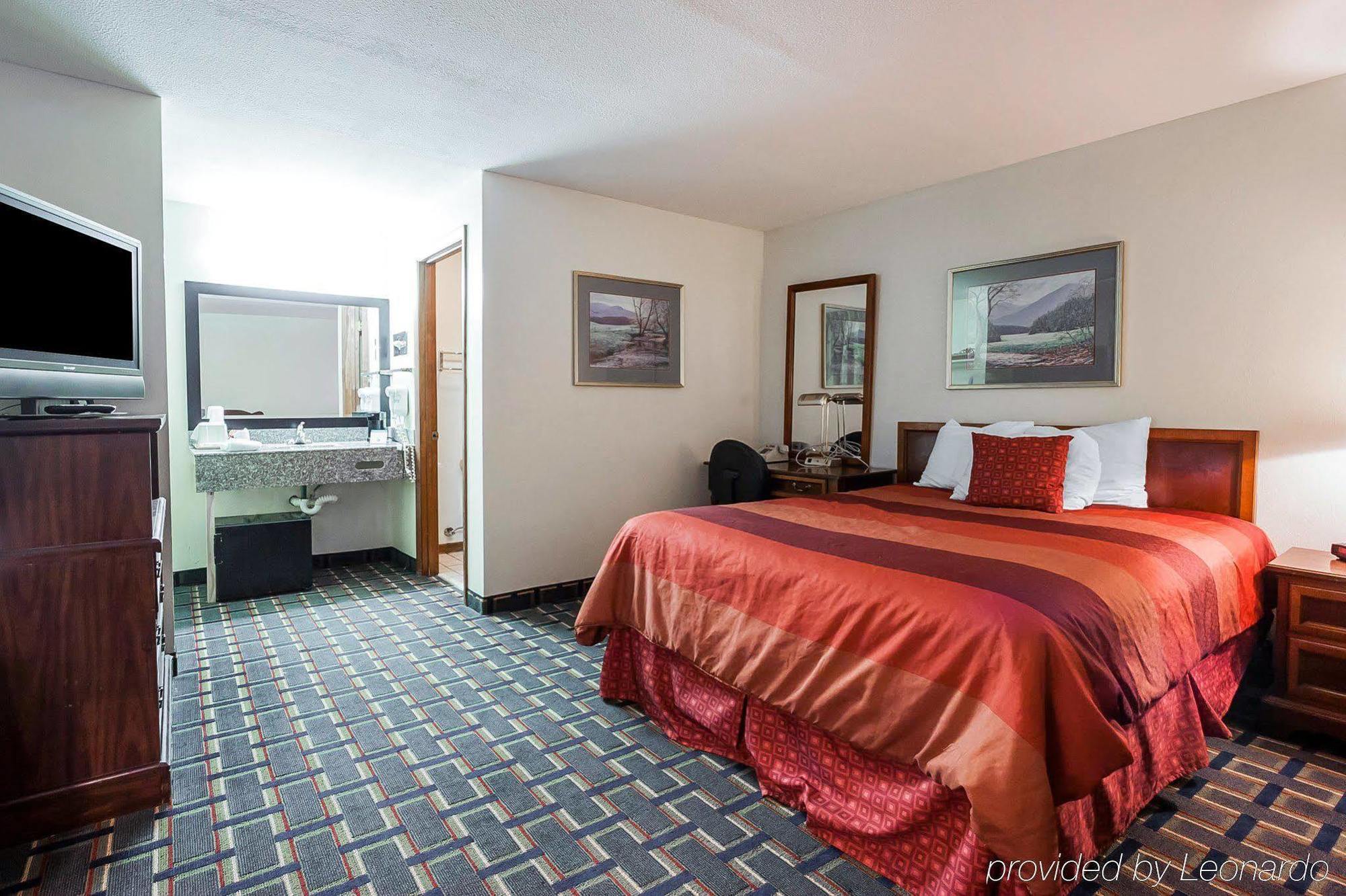 Villa Inn Lawrenceburg Exterior photo